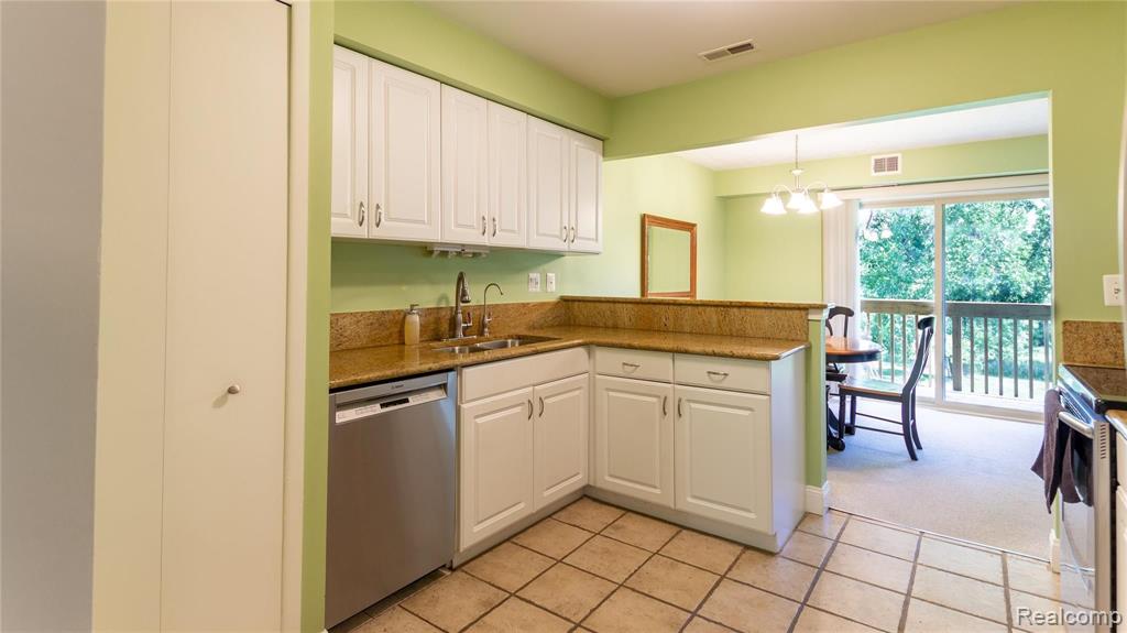 1673 Riverside Drive, Unit 4 Rochester Hills, MI 48309 - Photo 5 of 23