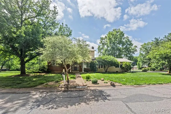 $299,900 | 1034 Raymond Drive, Red Bud, IL 62278