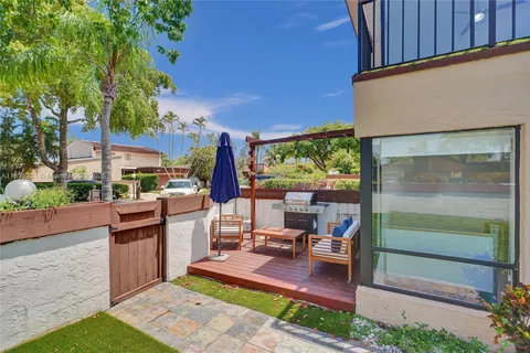 a view of a yard in front of a house