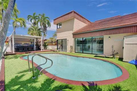 $750,000 | 1000 Northeast 204th Lane, Unit D, Miami, FL 33179