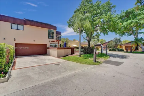 $750,000 | 1000 Northeast 204th Lane, Unit D, Miami, FL 33179