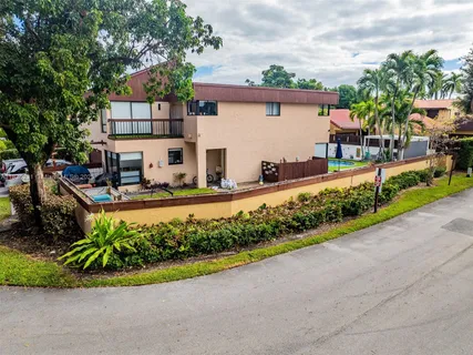 $750,000 | 1000 Northeast 204th Lane, Unit D, Miami, FL 33179