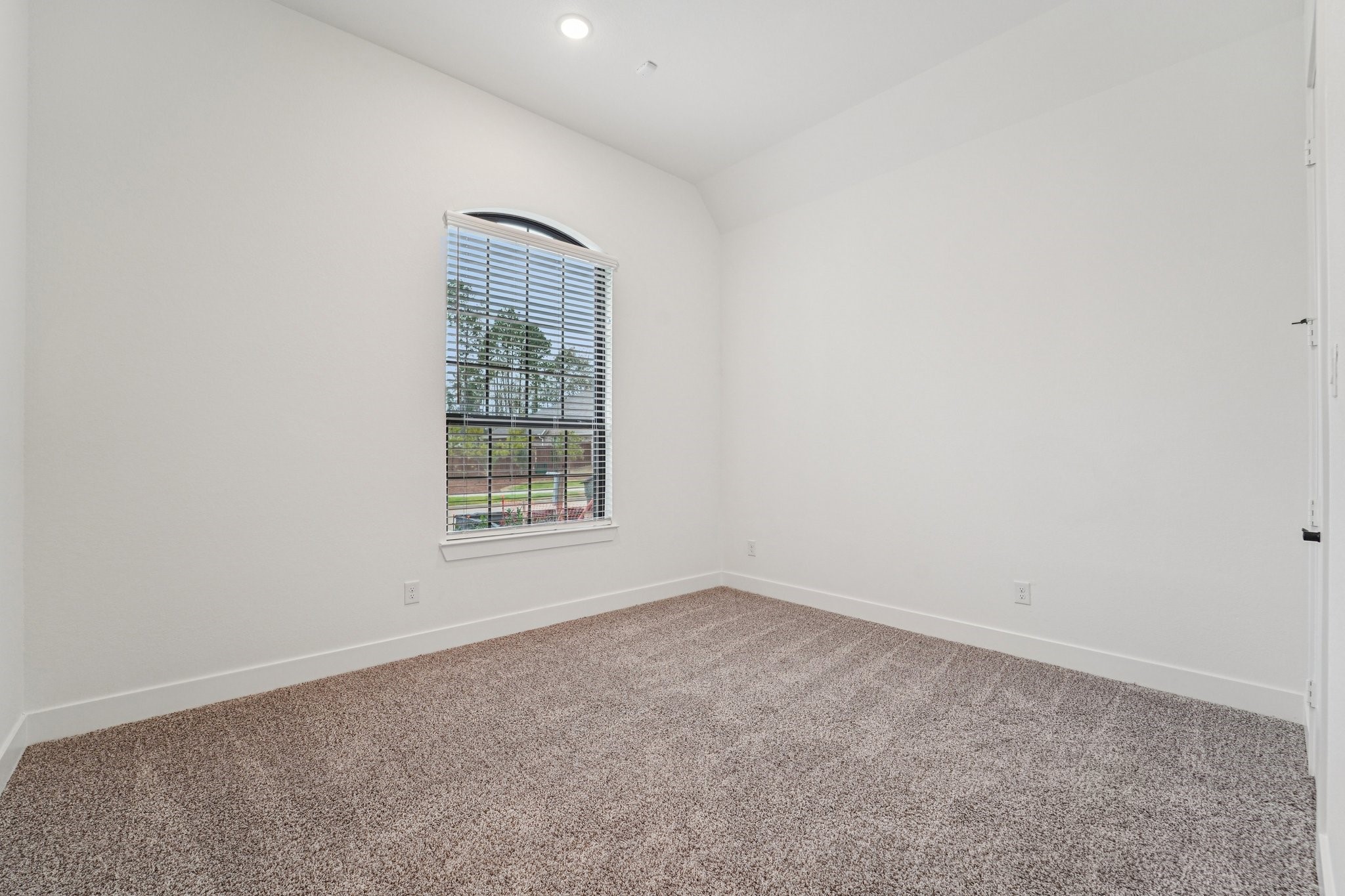 15727 Hoptree Hts Lane Conroe, TX 77302 - Photo 32 of 44 an empty room with a window