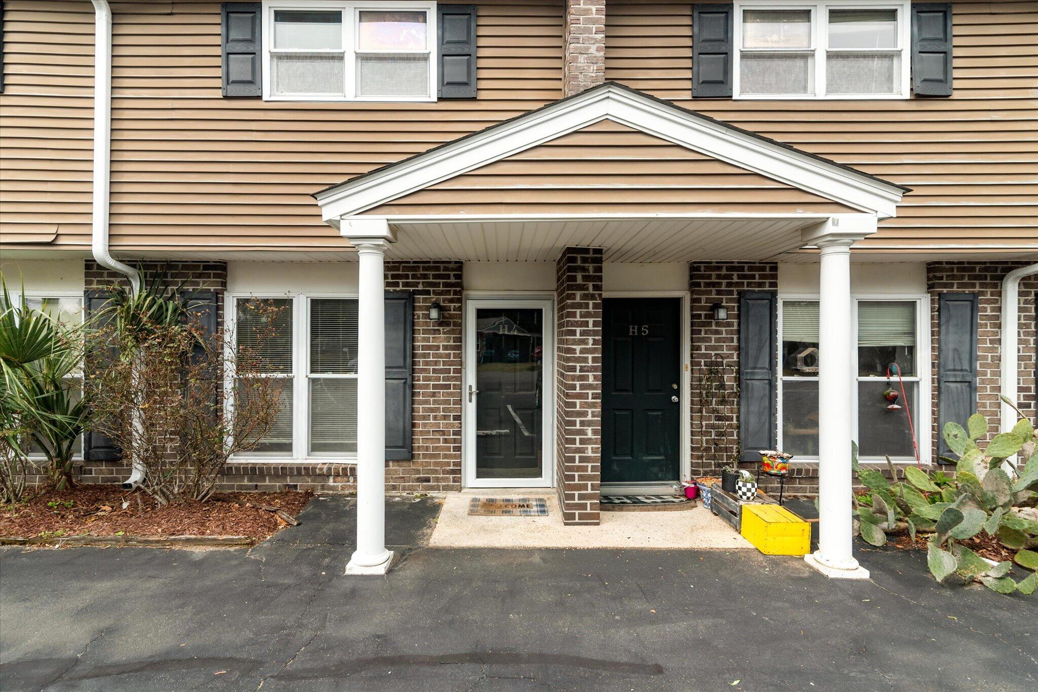 1860 Mepkin Road, Unit H4 Charleston, SC 29407 - Photo 3 of 31 05-1860 Mepkin Rd #H4_e_Lowcountry_Expos