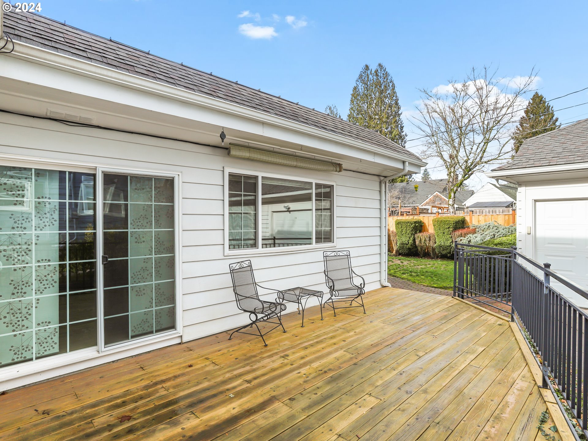 116 West 29th Street Vancouver, WA 98660 - Photo 29 of 35 a house view with a seating space
