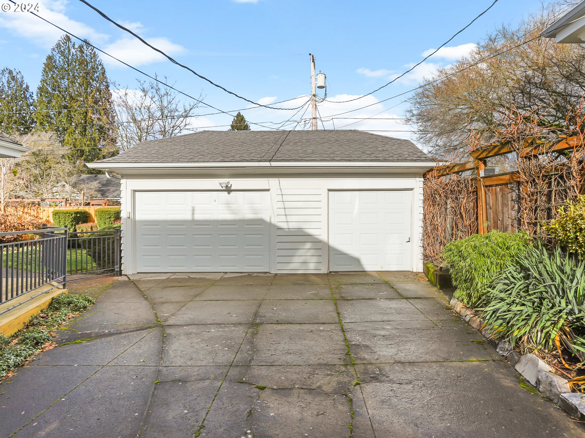 116 West 29th Street Vancouver, WA 98660 - Photo 30 of 35 a view of backyard of a house