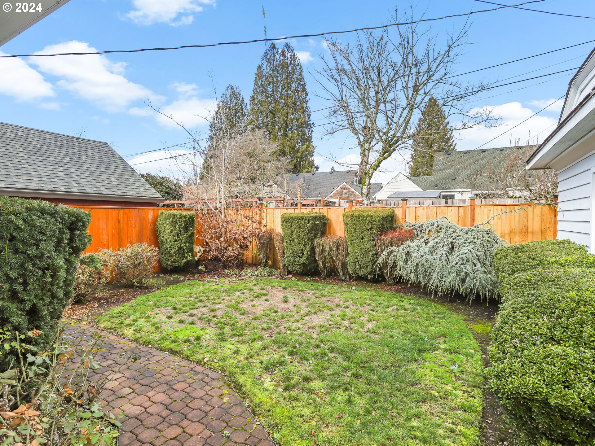 116 West 29th Street Vancouver, WA 98660 - Photo 31 of 35 a view of a backyard with a garden