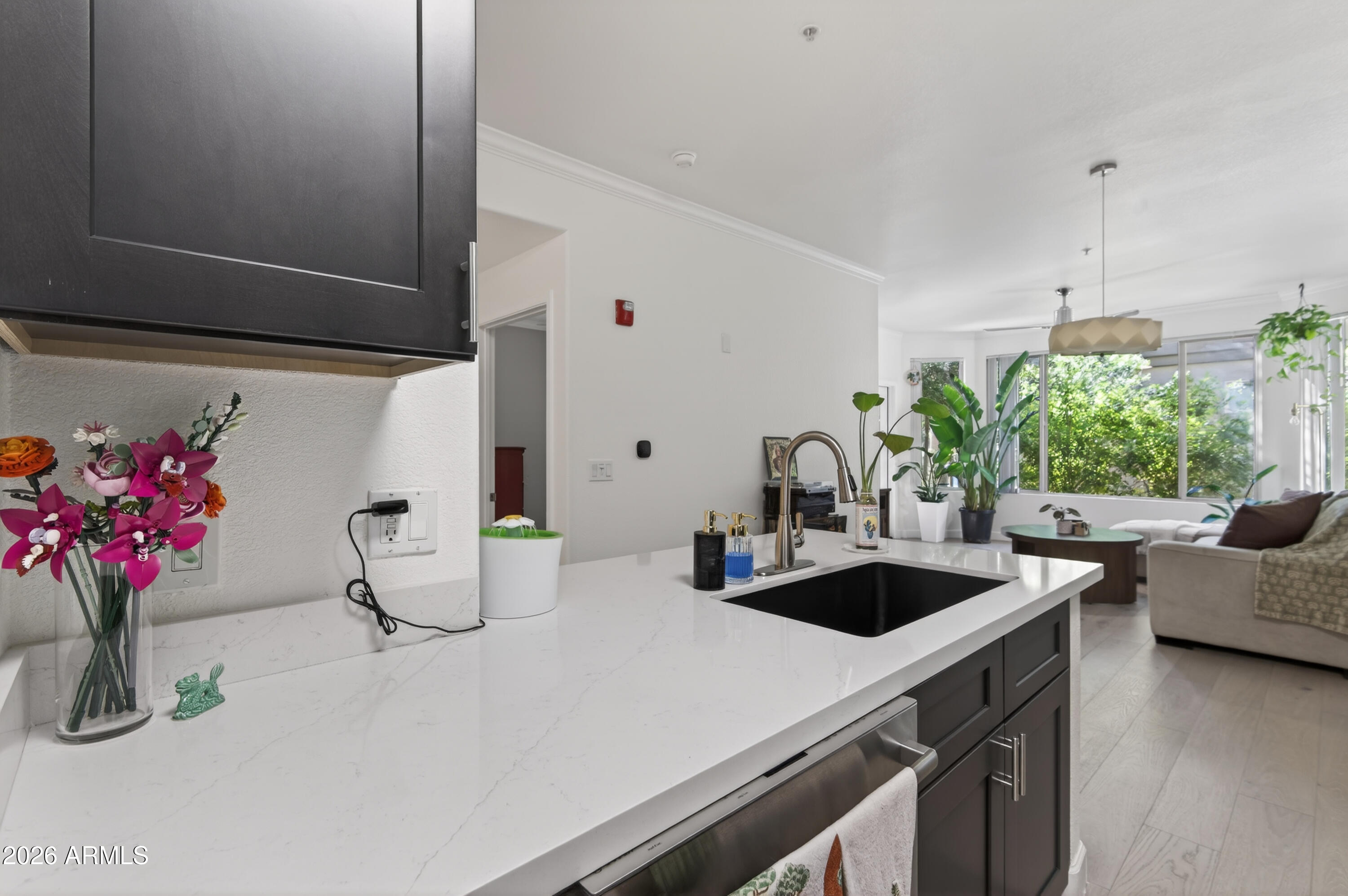 435 West Rio Salado Parkway, Unit 112 Tempe, AZ 85281 - Photo 10 of 38 a kitchen with a sink and a stove