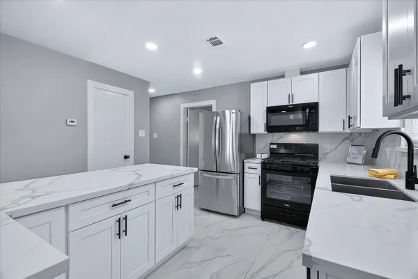 $339,500 | 23 Summer Crest Circle, The Woodlands, TX 77381