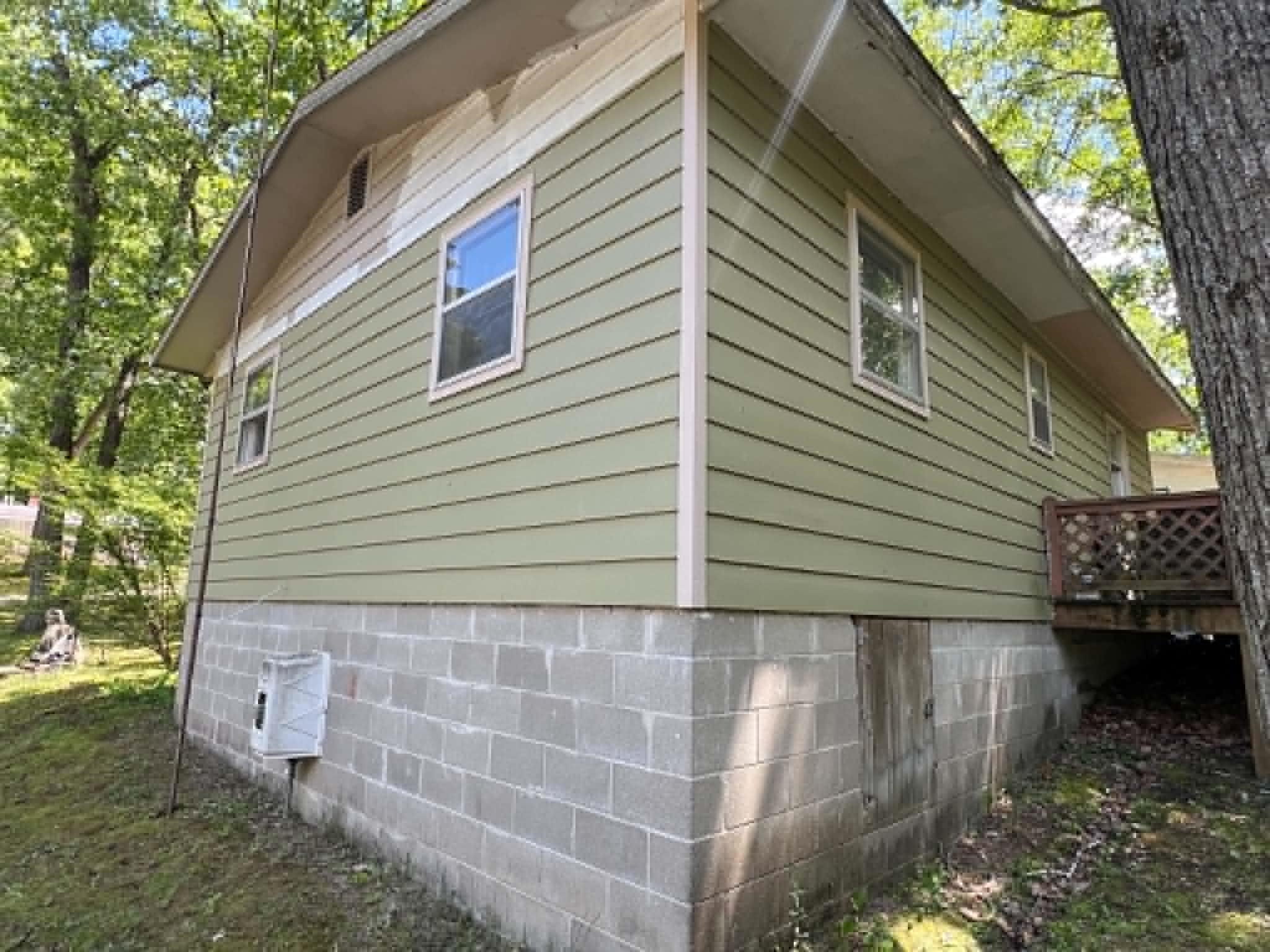 608 Jill Street Harrison, MI 48625 - Photo 3 of 23