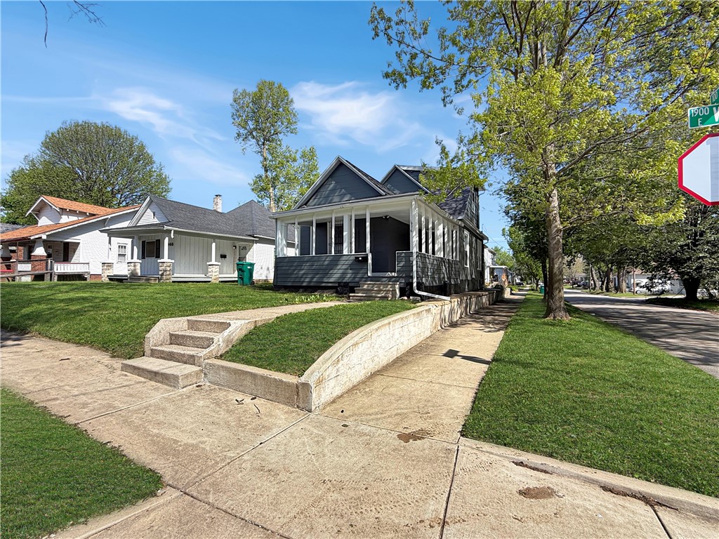 1976 East Wood Street Decatur, IL 62521 - Photo 3 of 22