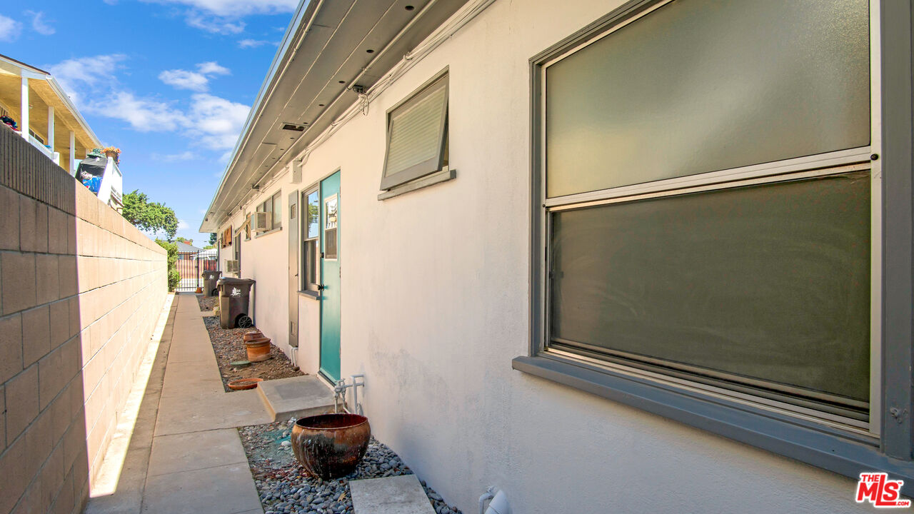1610 East Carson Street, Unit 3 Long Beach, CA 90807 - Photo 16 of 21 a view of a balcony with furniture