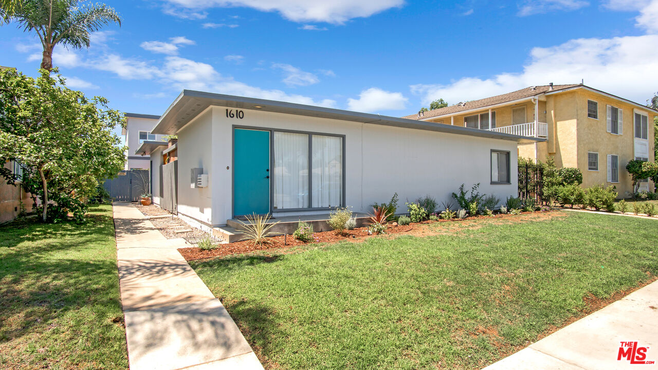 1610 East Carson Street, Unit 3 Long Beach, CA 90807 - Photo 21 of 21 a backyard of a house with plants and large tree