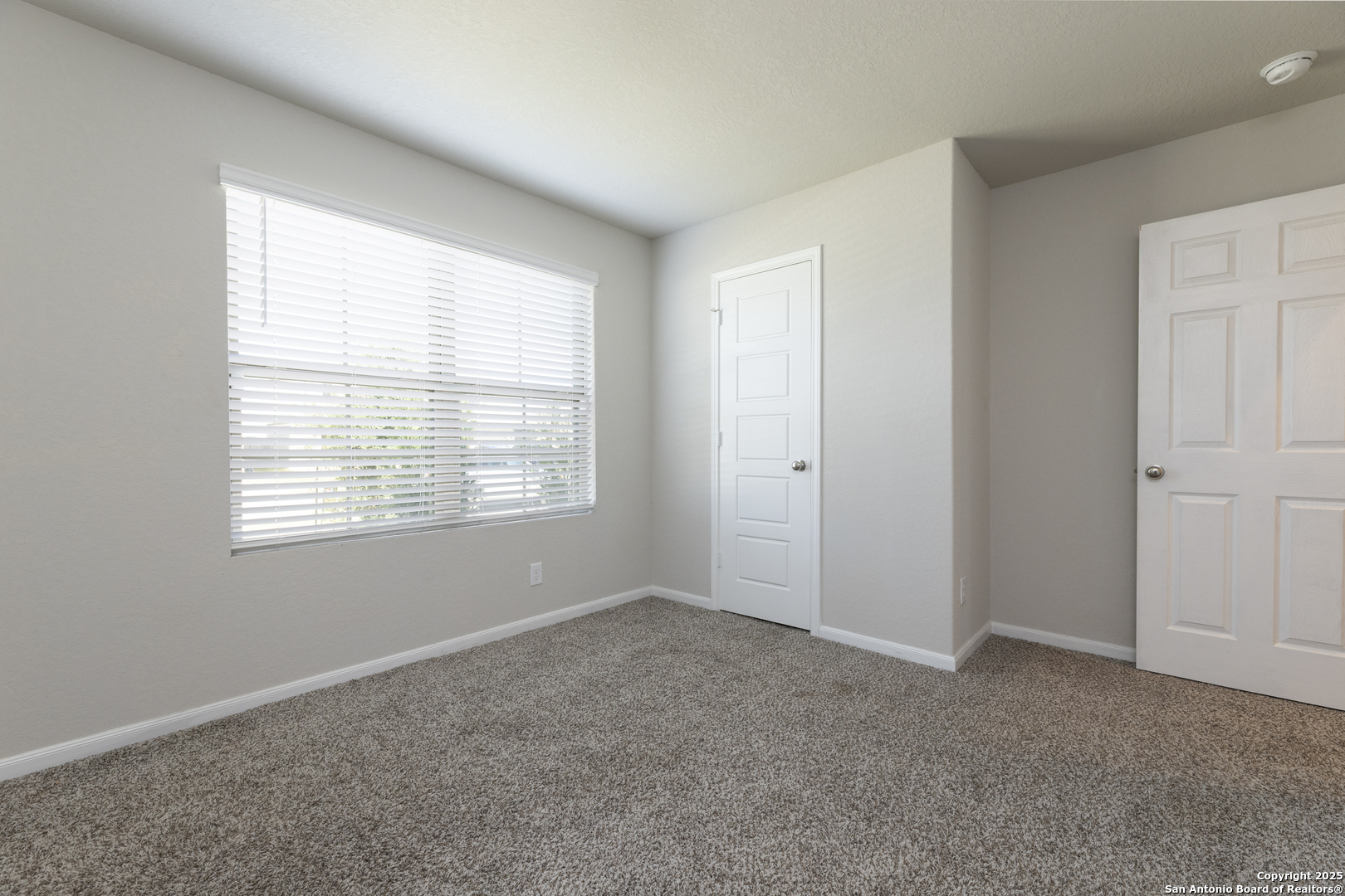 765 Stonemanor Bay Seguin, TX 78155 - Photo 20 of 29 a big room with windows and closet