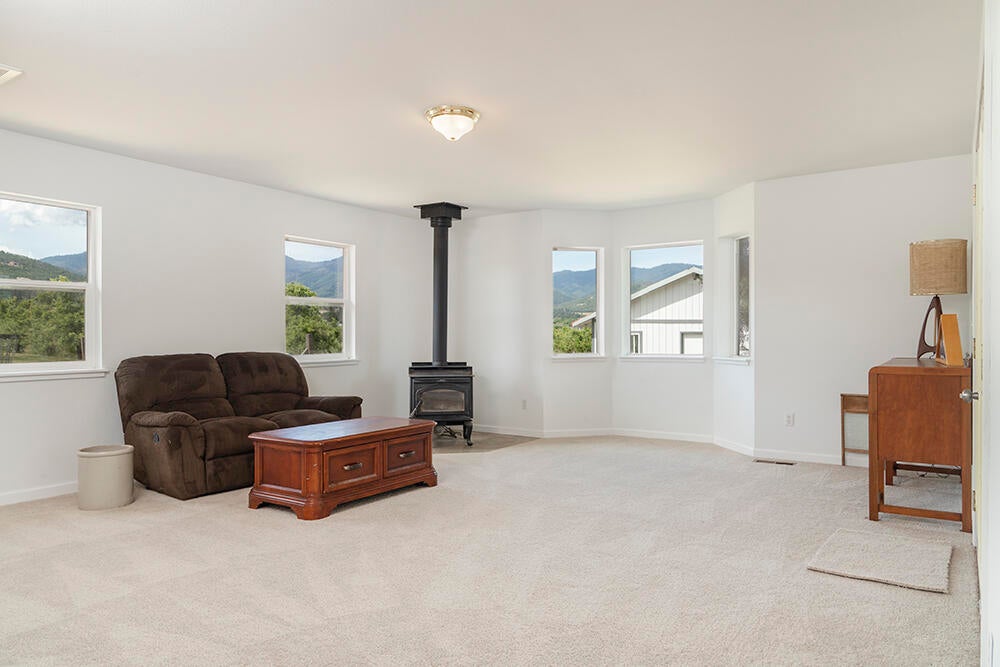 679 West Valley View Road Talent, OR 97540 - Photo 25 of 77 IMG_0383