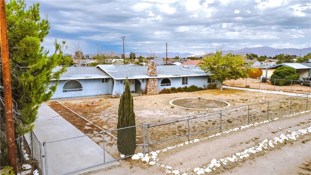 21390 Tussing Ranch Road Apple Valley, CA 92308 - Photo 2 of 11