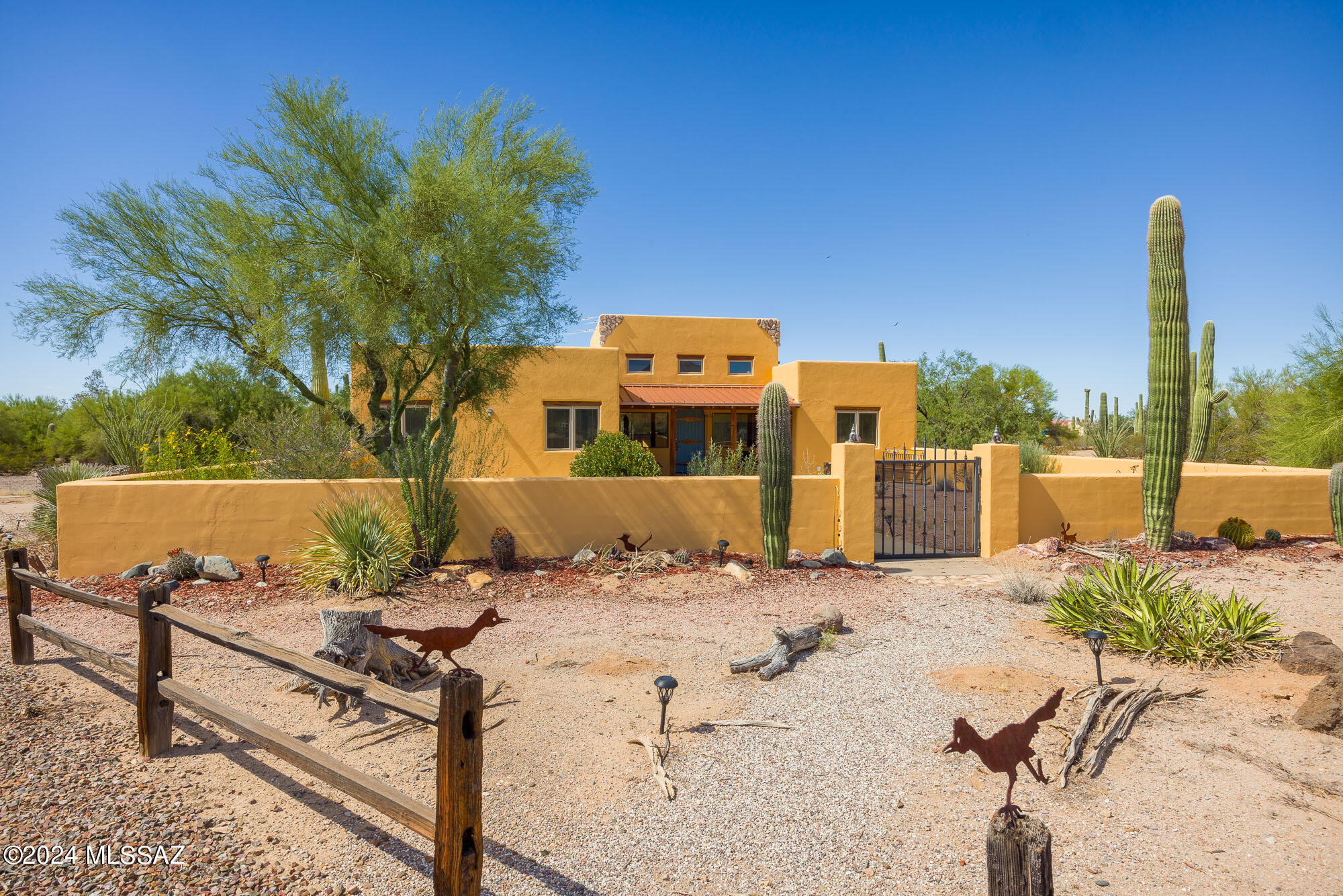 4975 North Old West Road Tucson, AZ 85743 - Photo 1 of 32 Gallery Image 1