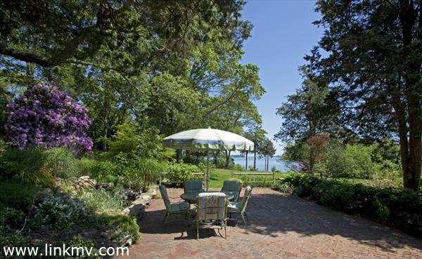 210 Head Of The Pond Road Vineyard Haven, MA 02568 - Photo 11 of 28 http://d1qzqeyxiitrap.cloudfront.net/photos/23894/600/a271a174.jpg