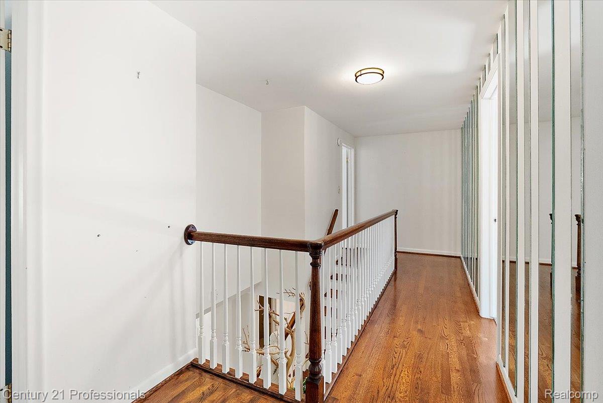 633 Foxhall Road Bloomfield Hills, MI 48304 - Photo 40 of 61 Corridor
