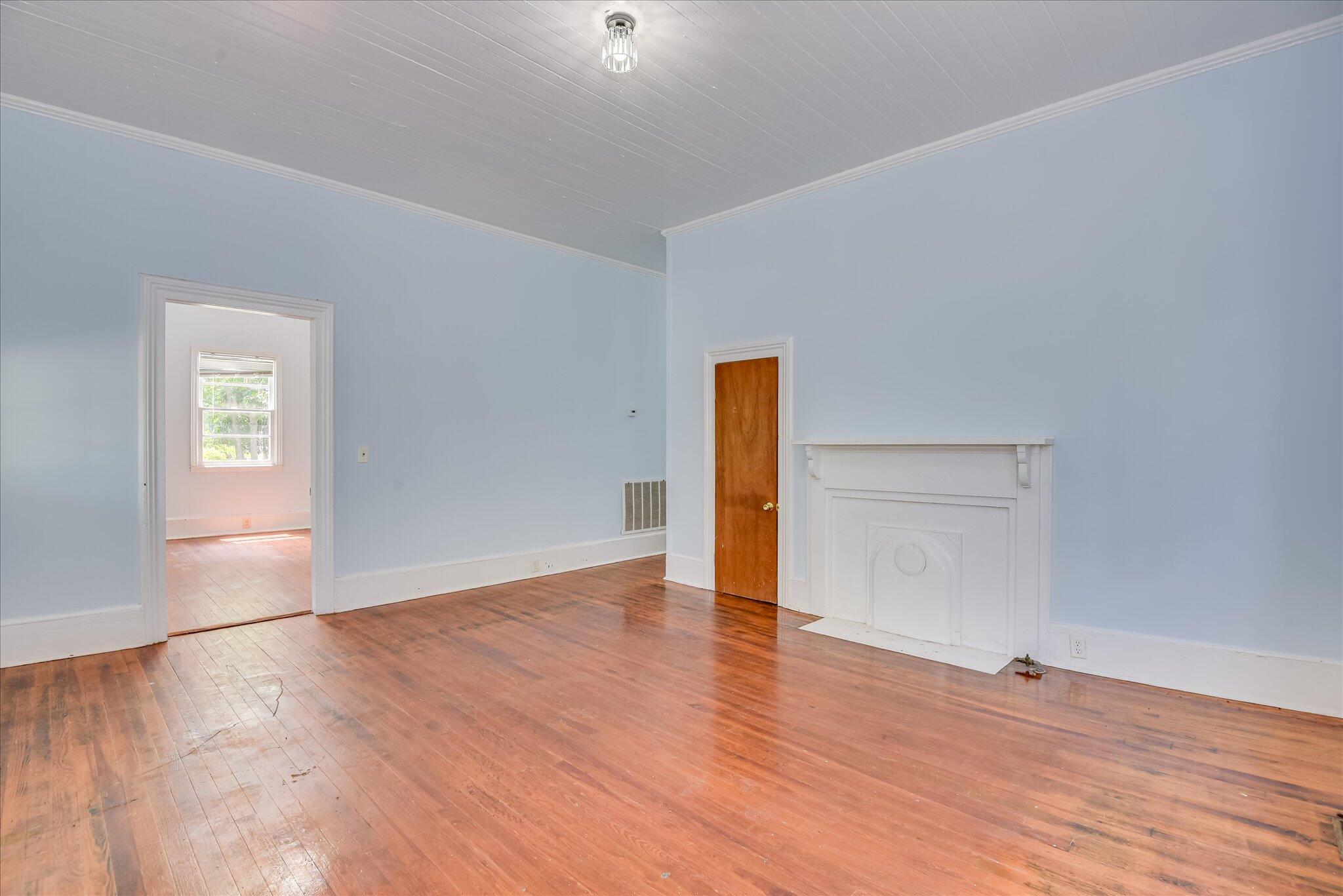 216 Circle Street Edgefield, SC 29824 - Photo 7 of 29 10-110-DSC_2845LRenfuse