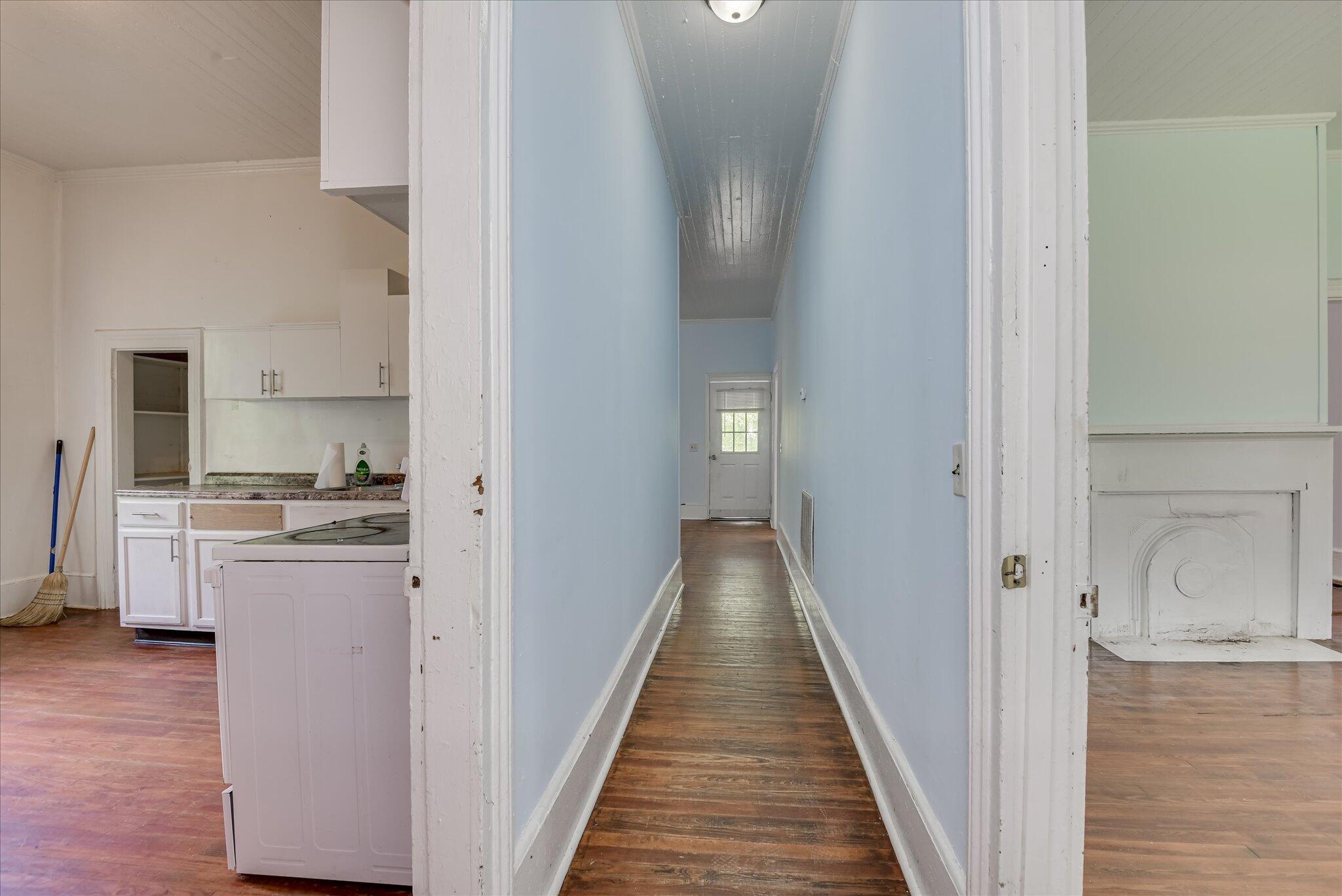 216 Circle Street Edgefield, SC 29824 - Photo 9 of 29 12-112-DSC_2950LRenfuse
