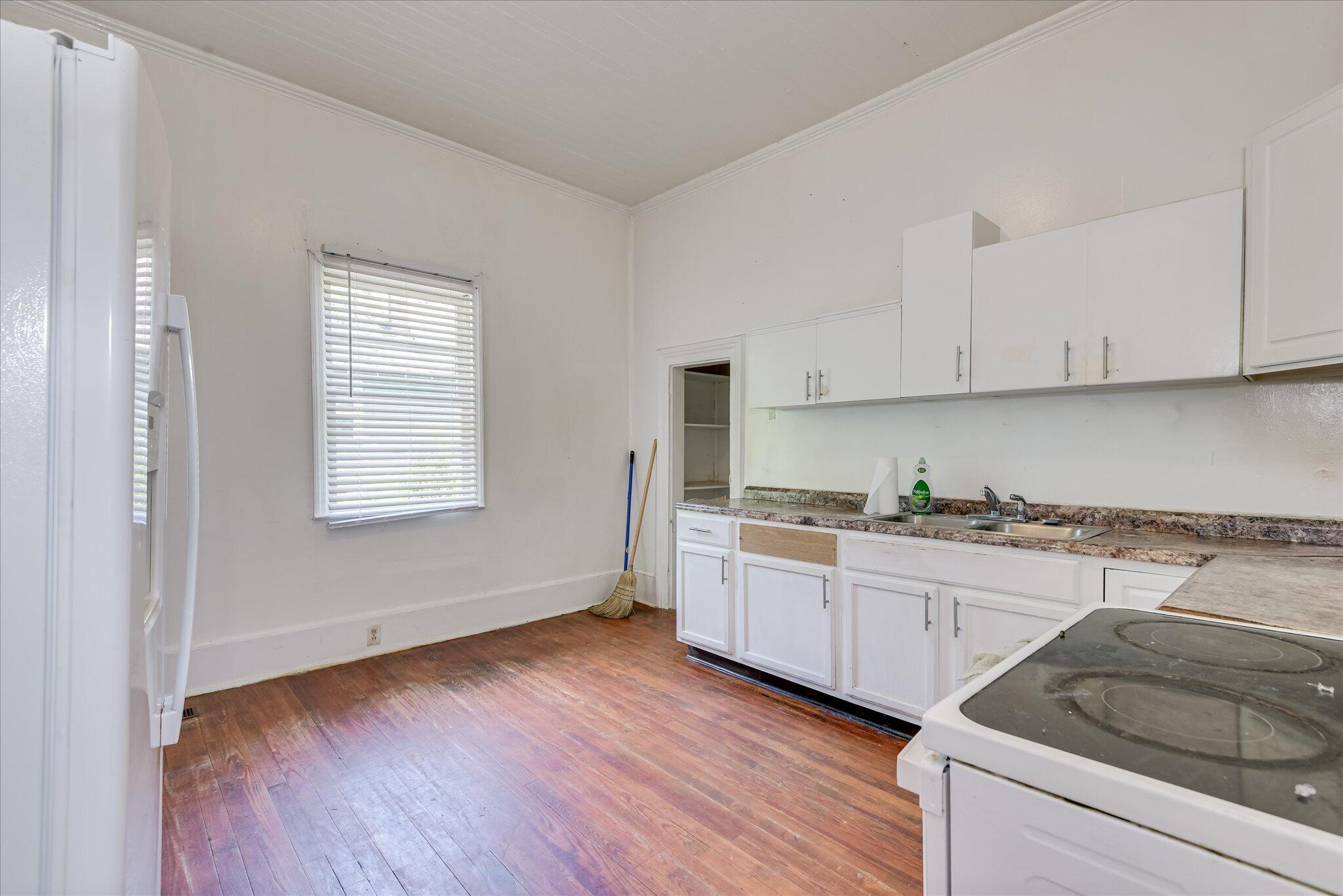 216 Circle Street Edgefield, SC 29824 - Photo 10 of 29 13-113-DSC_2855LRenfuse