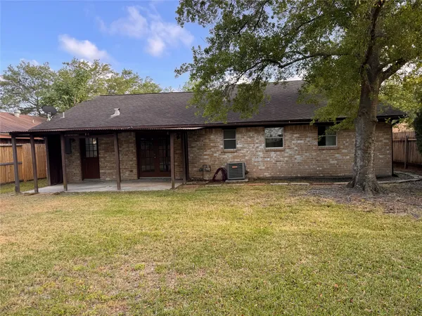$1,950 | 604 Briarclift Lane, Baytown, TX 77521