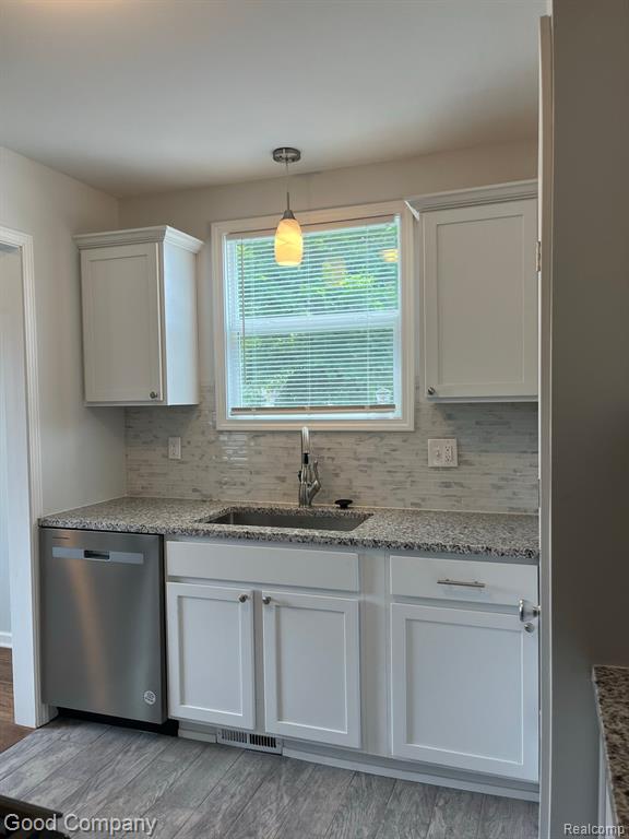 19701 Kelly Road Harper Woods, MI 48225 - Photo 4 of 24