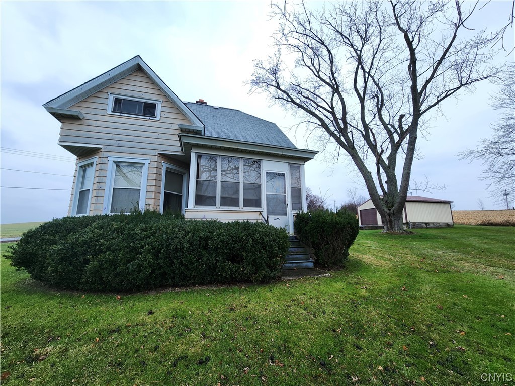 The 2nd driveway cut is at mailbox #625 Franklin)