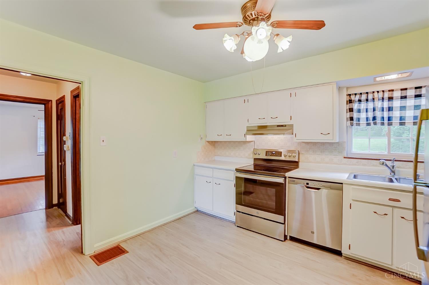 6652 Dawson Road Madeira, OH 45243 - Photo 11 of 36