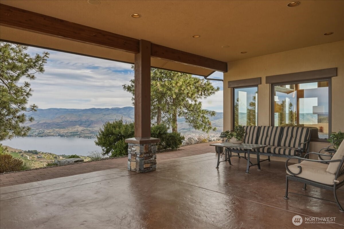 300 Hawks Ridge Road Chelan, WA 98816 - Photo 18 of 40