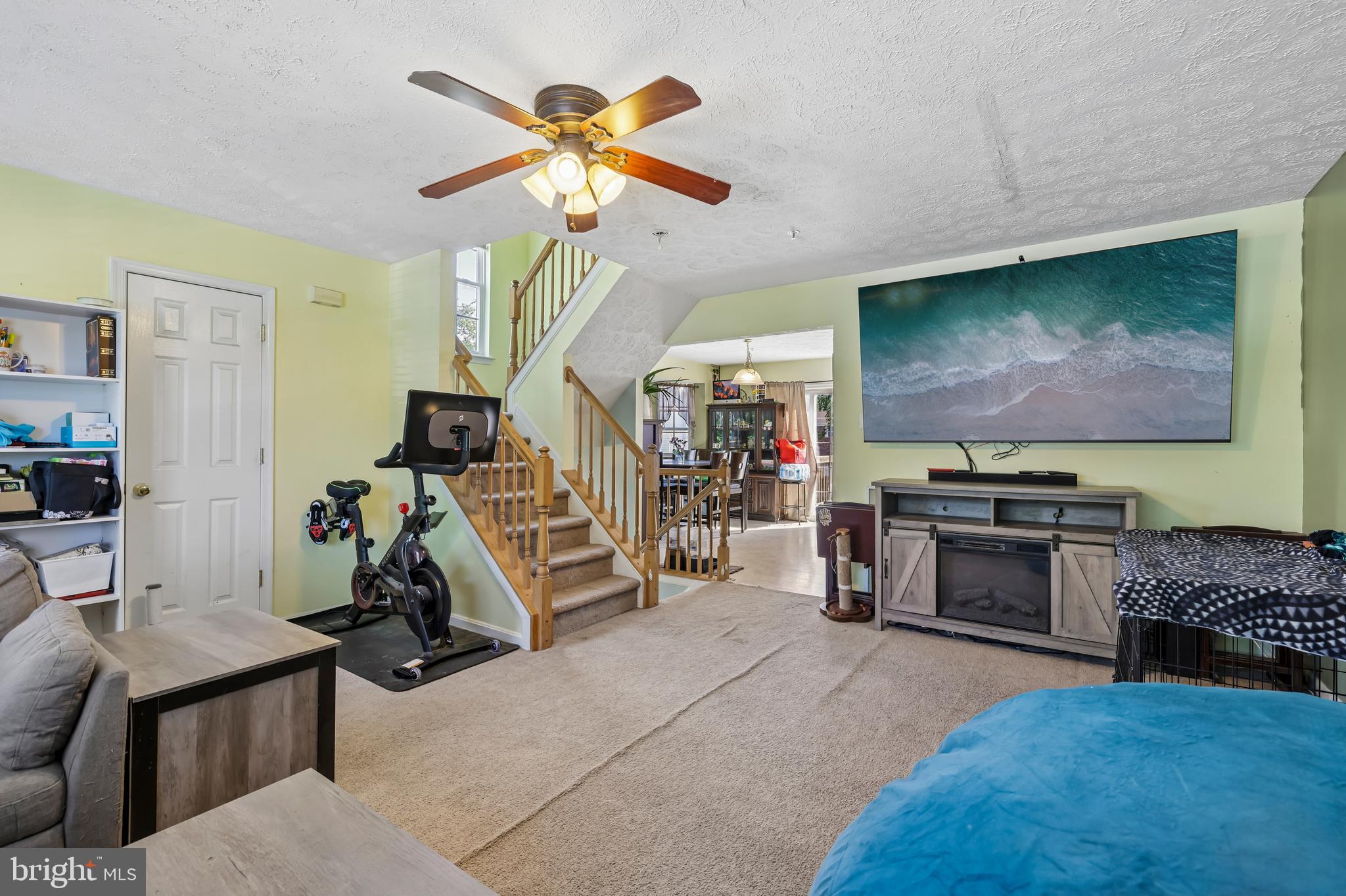 981 Pirates Court Edgewood, MD 21040 - Photo 5 of 38 Living Room