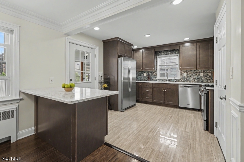 392 Ingall Street Union, NJ 07083 - Photo 13 of 48