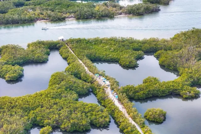 $850,000 | 1703 Starling Drive, Unit 1703, Sarasota, FL 34231