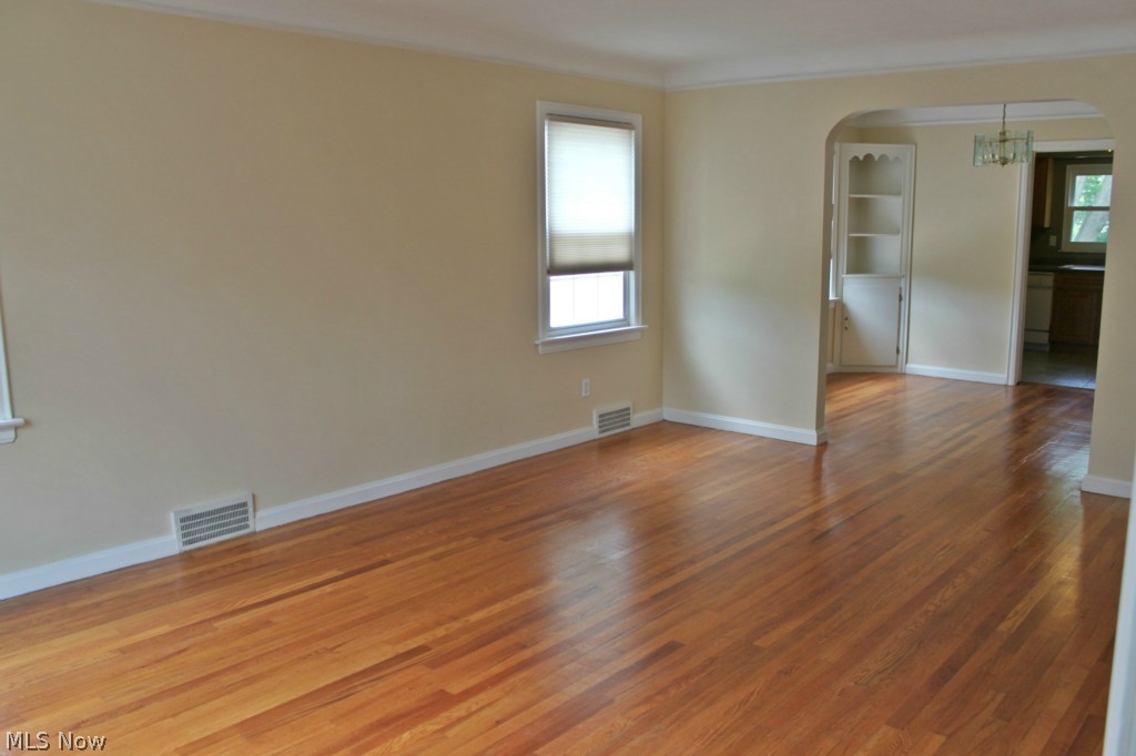 1663 Richmond Road Cleveland, OH 44124 - Photo 3 of 25