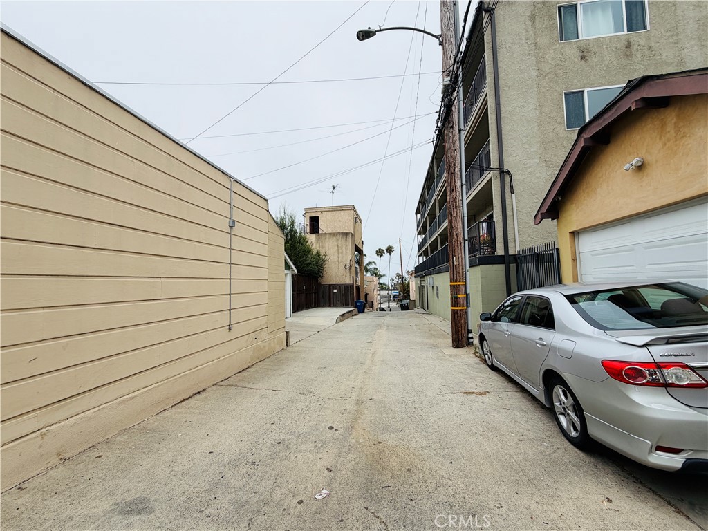 116 Termino Avenue Long Beach, CA 90803 - Photo 37 of 67 Alley