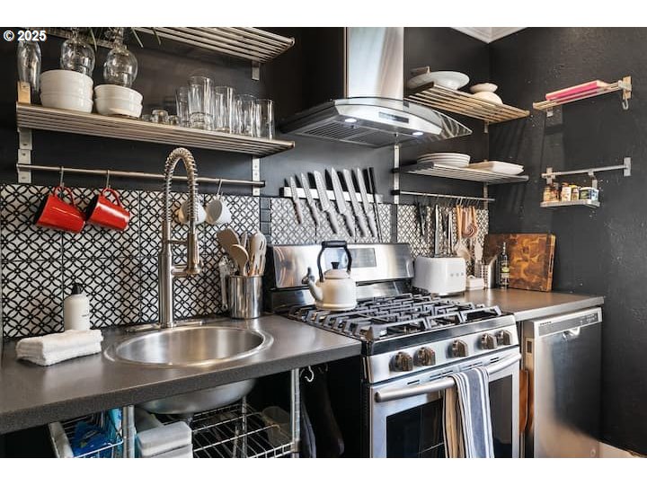 610 West Fourth Plain Boulevard Vancouver, WA 98660 - Photo 23 of 41 a kitchen with stainless steel appliances kitchen island a table and chairs