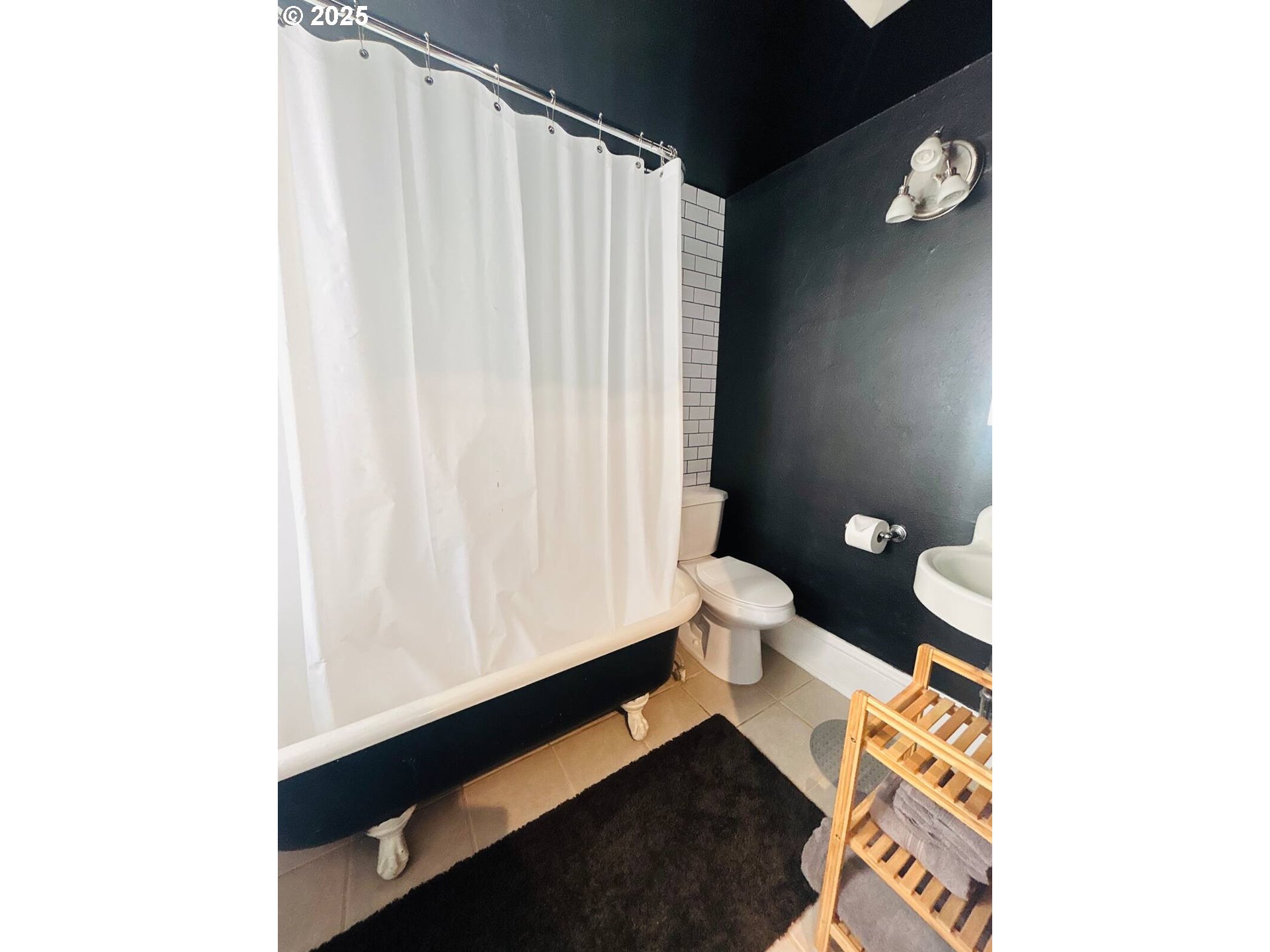 610 West Fourth Plain Boulevard Vancouver, WA 98660 - Photo 39 of 41 a bathroom with a sink and a toilet