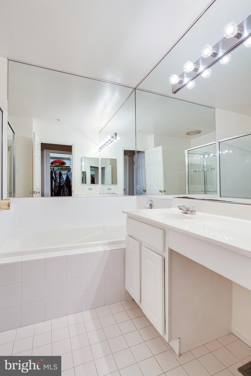 6307 Wind Rider Way Columbia, MD 21045 - Photo 17 of 33 Upper Level -Primary Bath w/ Soaking Tub