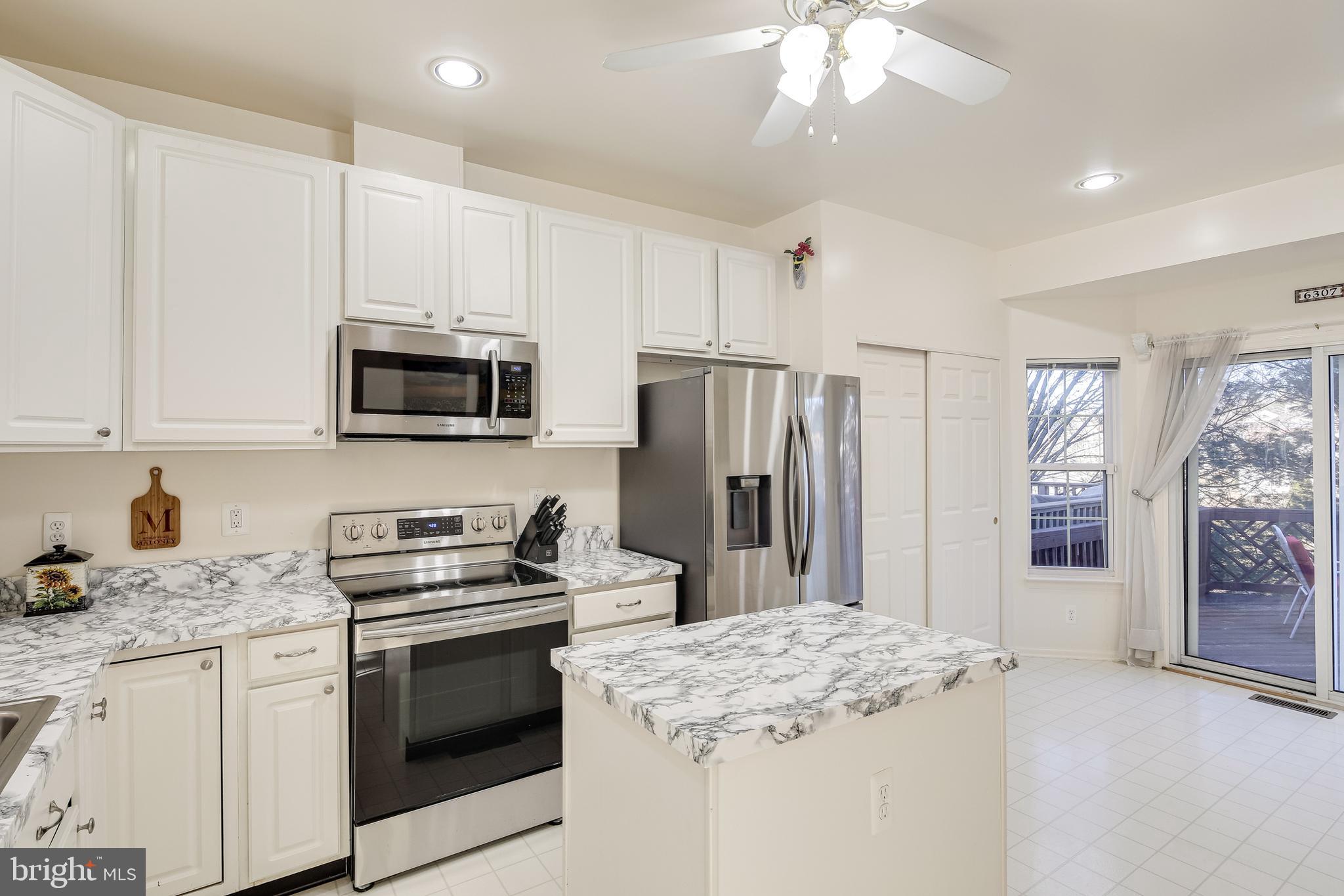 6307 Wind Rider Way Columbia, MD 21045 - Photo 4 of 33 Main Level - Immaculate Eat-In Kitchen