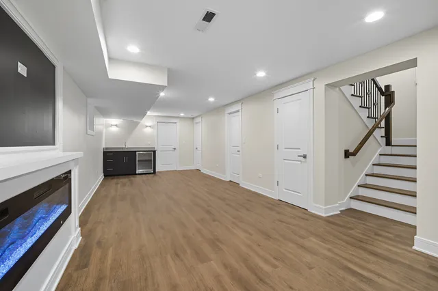 $834,900 | 6109 West Berenice Avenue, Chicago, IL 60634