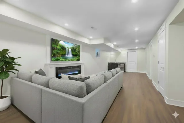 $834,900 | 6109 West Berenice Avenue, Chicago, IL 60634