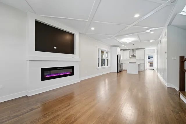 $834,900 | 6109 West Berenice Avenue, Chicago, IL 60634