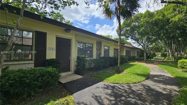 $374,000 | 7502 Nova Drive, Unit 2, Davie, FL 33314