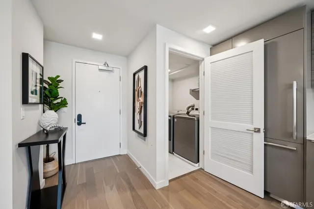 a en suite bathroom with a sink and a mirror