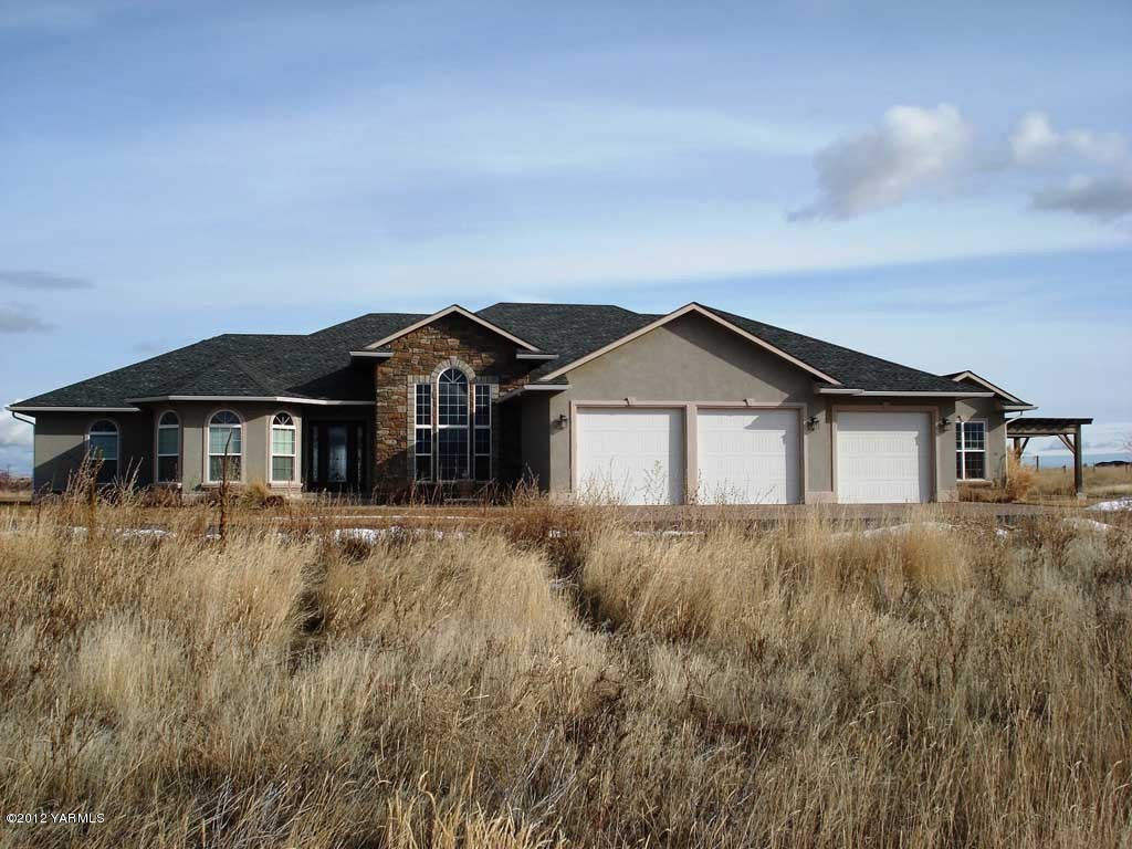 840 Dilley Road Tieton, WA 98947 - Photo 1 of 23 a view of a house with a yard and large trees