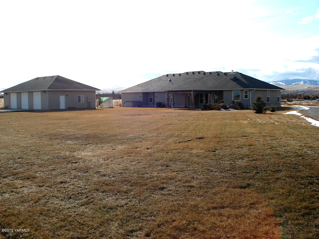 840 Dilley Road Tieton, WA 98947 - Photo 2 of 23 a view of a large house with a yard