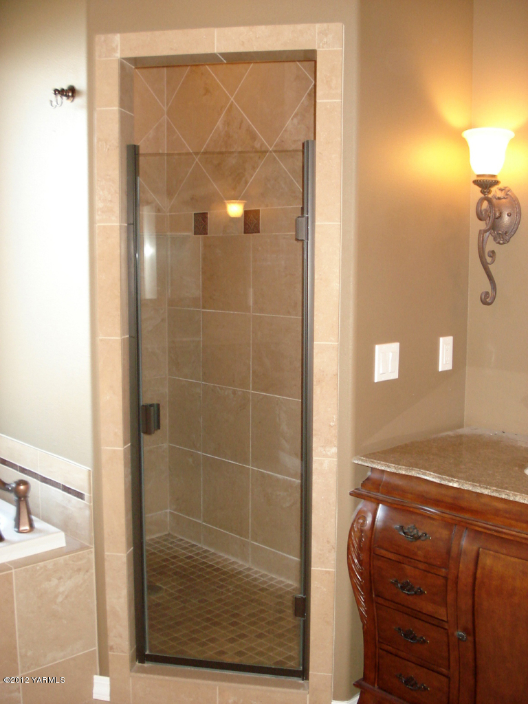 840 Dilley Road Tieton, WA 98947 - Photo 16 of 23 a bathroom with a shower