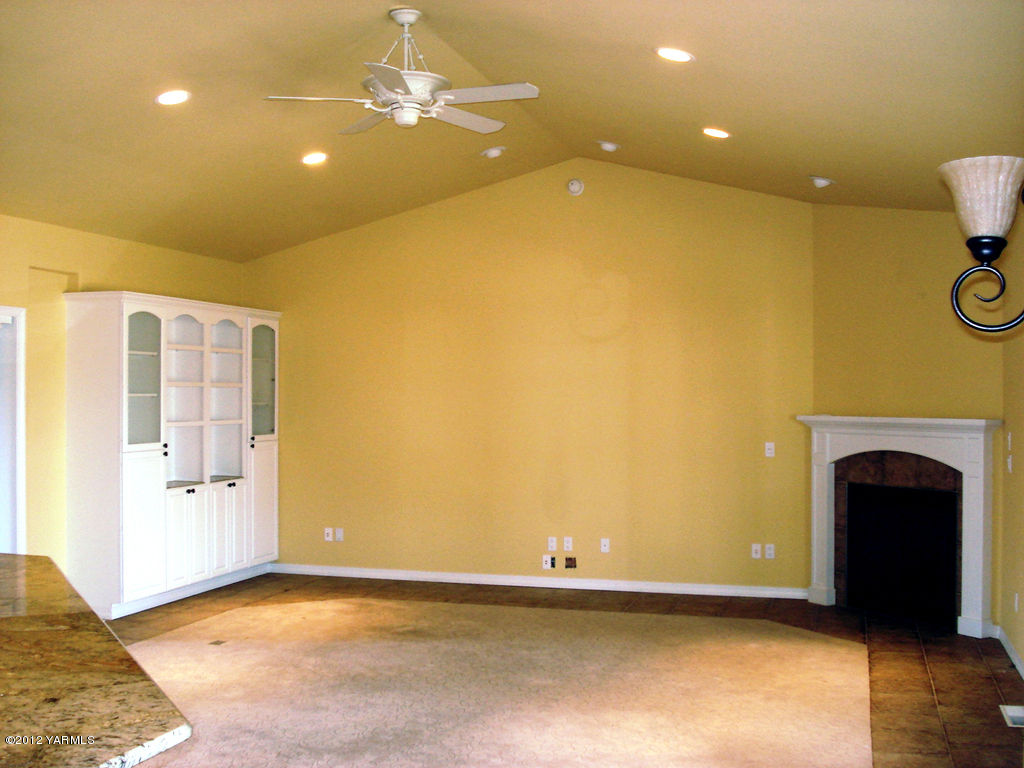 840 Dilley Road Tieton, WA 98947 - Photo 5 of 23 a view of a livingroom with a fireplace and a chandelier