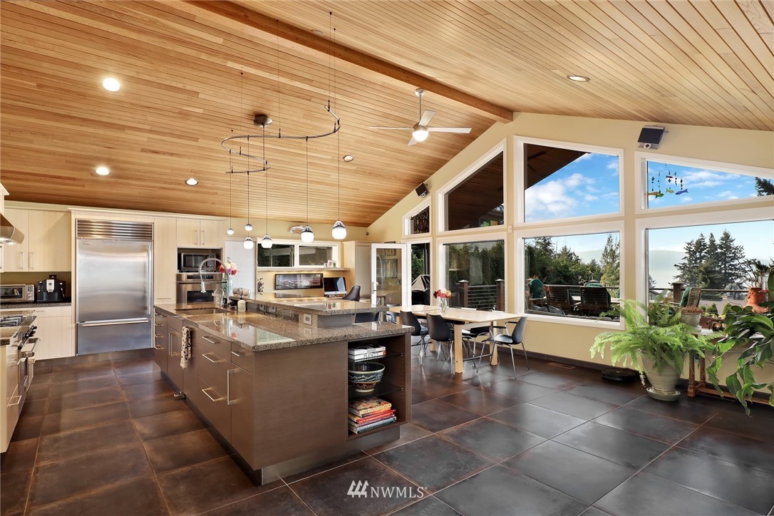 632 Fieldston Road Bellingham, WA 98225 - Photo 11 of 40 a kitchen with lots of counter top space